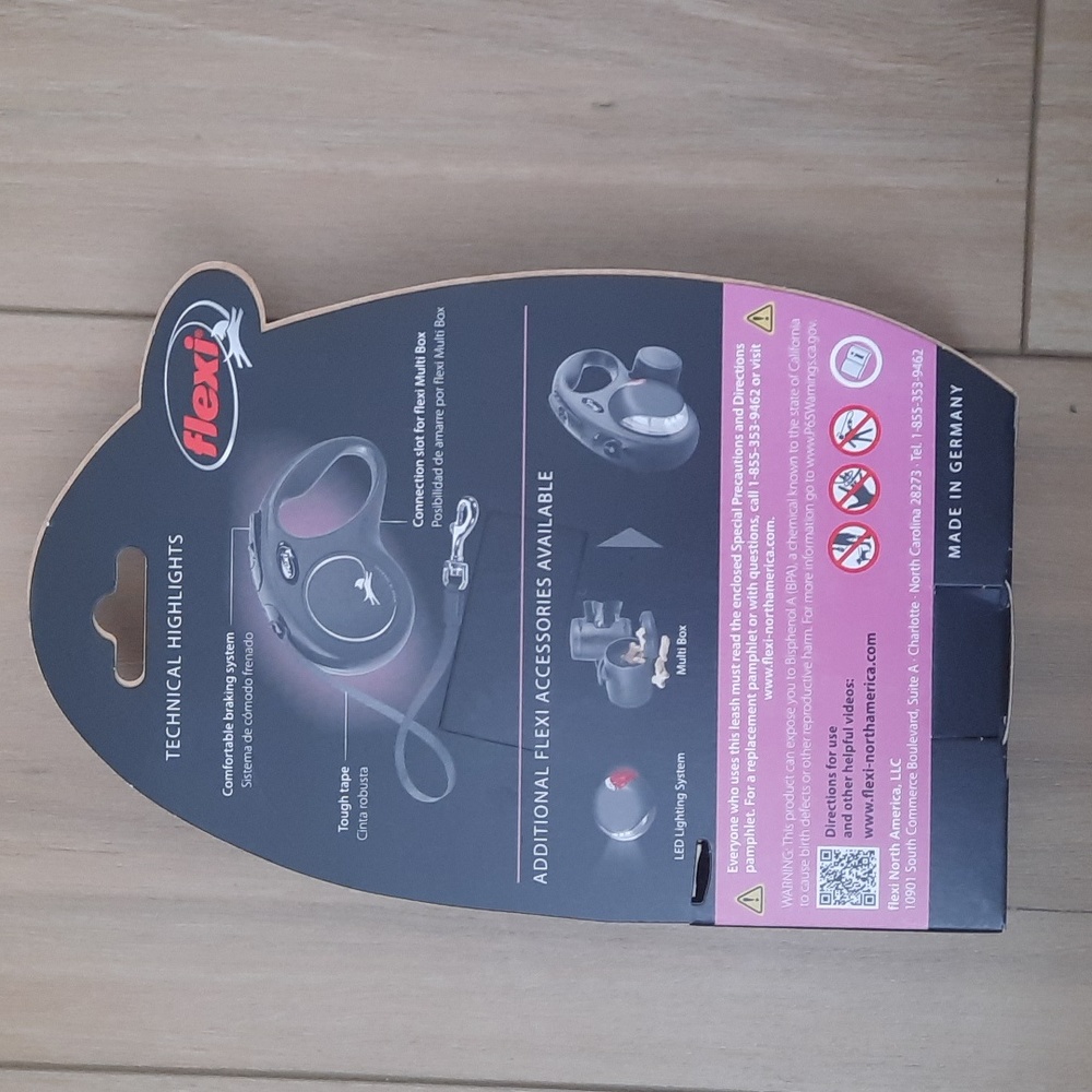 NWT flexi retractable dog leash - Picture 2 of 2